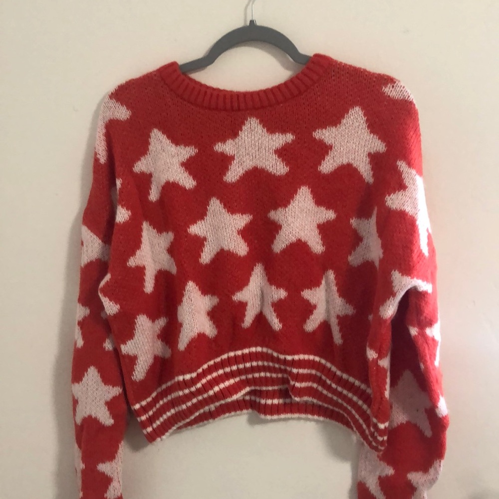 Red star print sweater